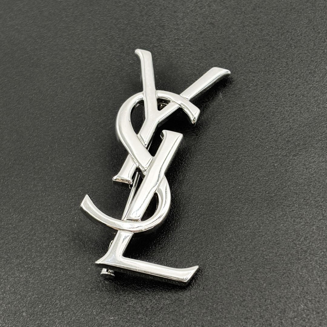 イヴサンローラン ブローチ カサンドラロゴ YSL 刻印 シルバー 付属品