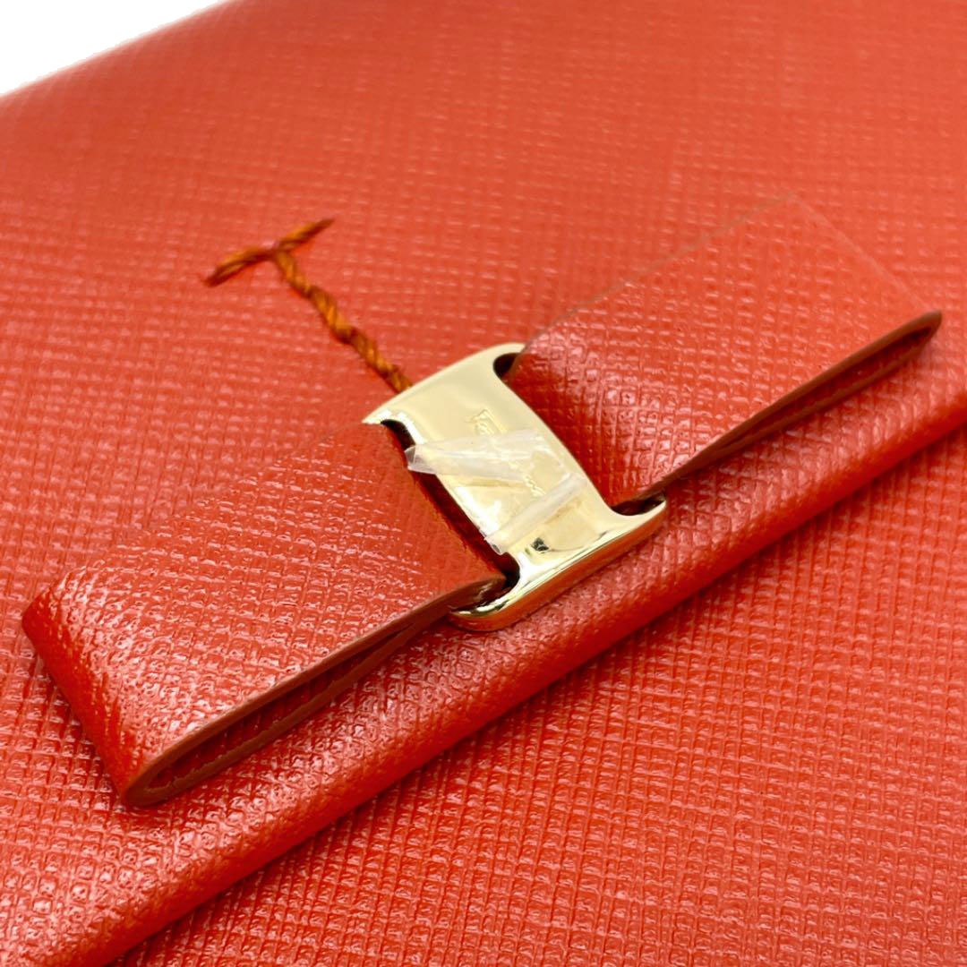 Salvatore Ferragamo サルヴァトーレフェラガモ ヴァラリボン Wホック