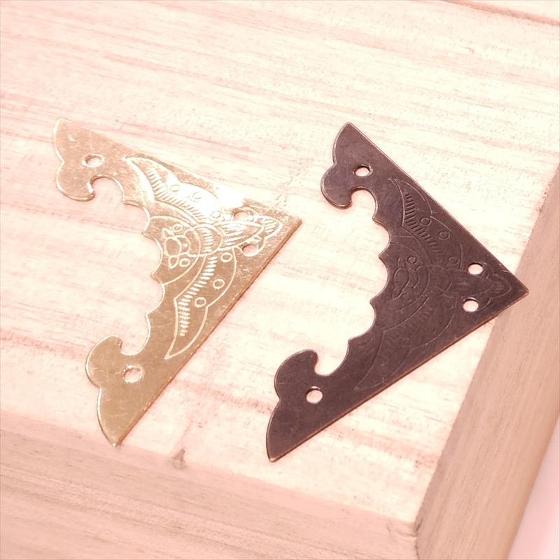 中華装飾金具 単面 蝙蝠飾り 040mm-1 金色/黒色 1個 銅真鍮製 釘付属