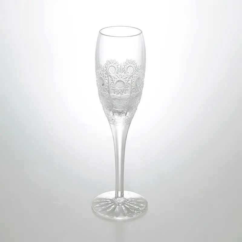 ボヘミアガラスの美しさの理由｜製造工程・歴史・インテリア活用術