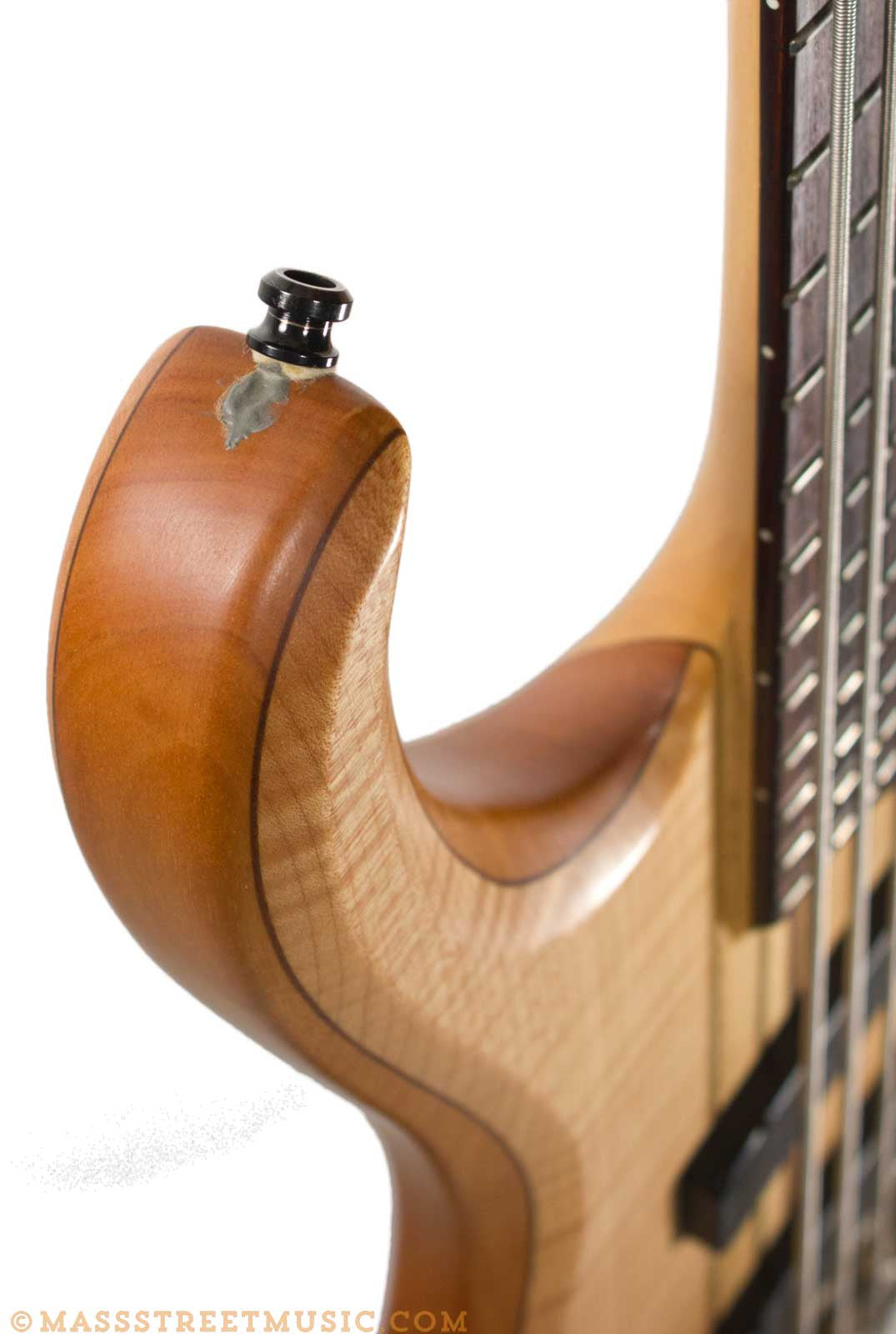 Ibanez - BTB675 5 String Electric Bass with hard case | Mass