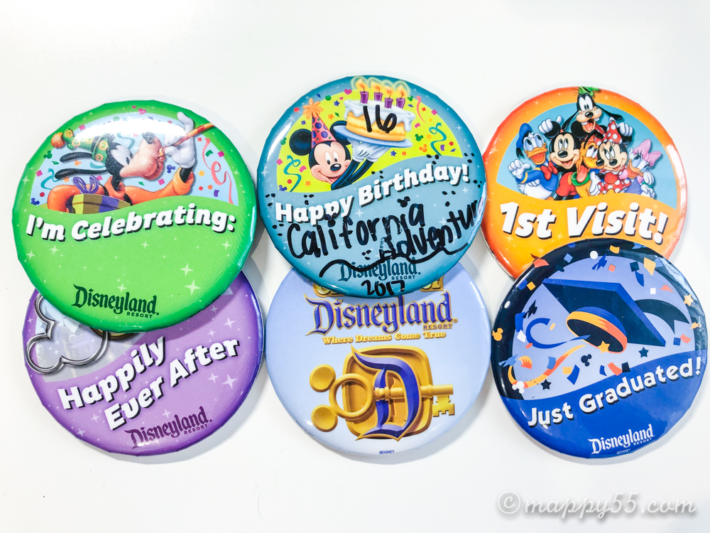 カリフォルニアディズニーのパーク内でもらえる無料缶バッジ