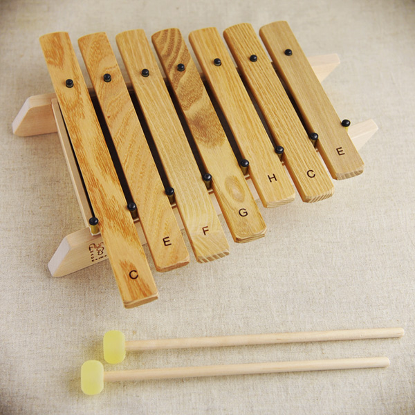 アウリスリィラ（ペンタトーン式七弦楽器） スウェーデン製