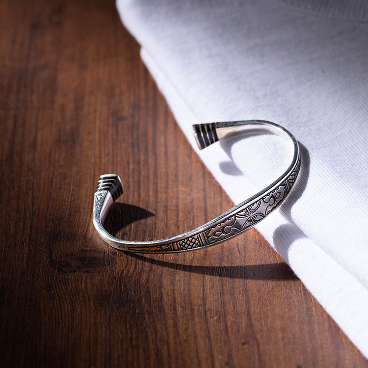 Adawat'n Tuareg | アダワットトゥアレグ シルバーバングル “アガジズ