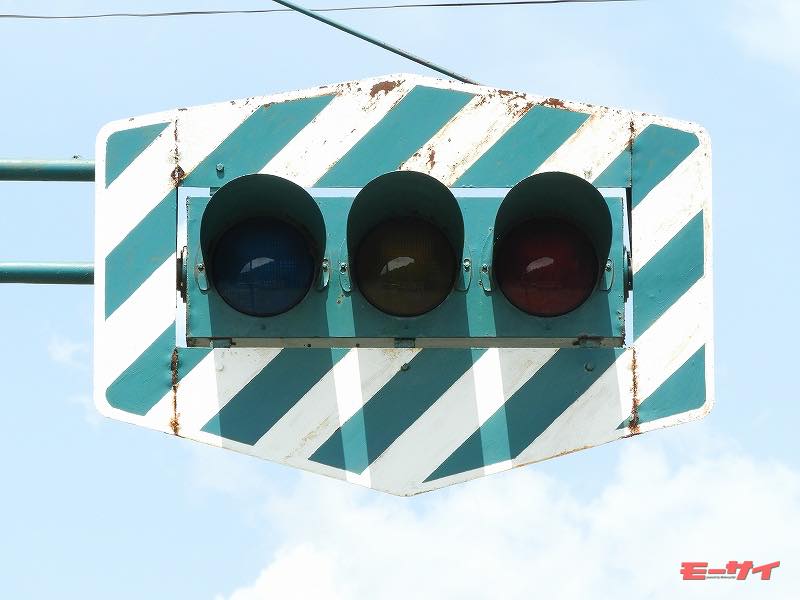 本物の信号機最終値下げ I came here to photograph a rare zebra