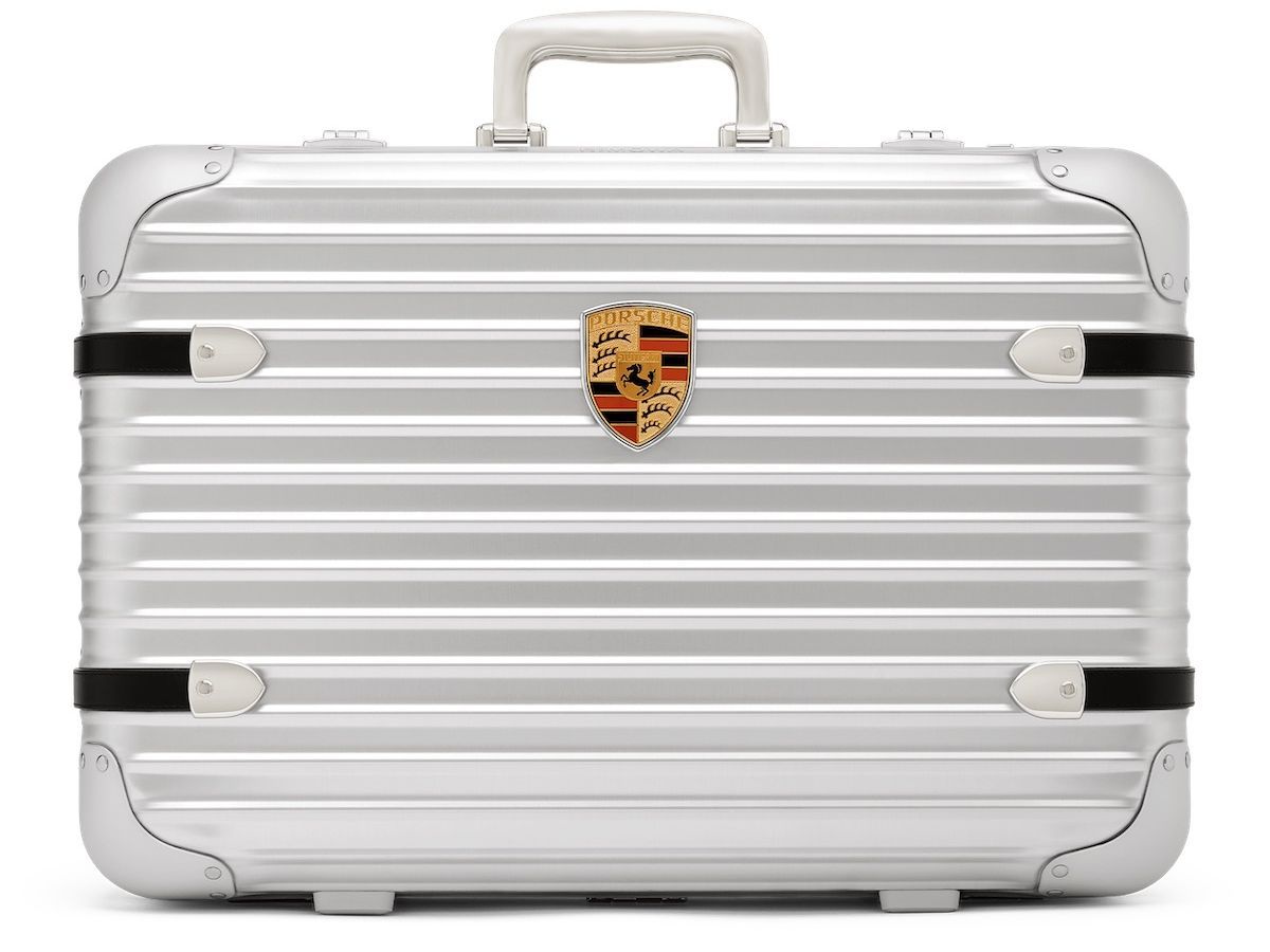 リモワとポルシェの限定コラボ・ハンドキャリーケースで、仕事に究極の
