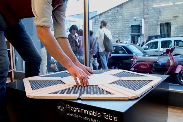 木を折り紙のように折り上げる「魔法のテーブル」 | WIRED.jp