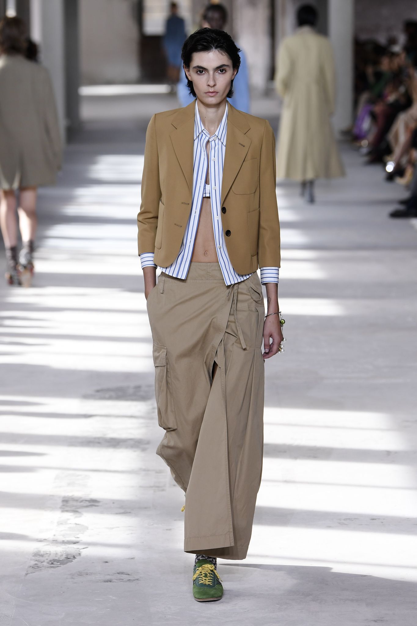 ルック】「ドリス ヴァン ノッテン」2024年春夏コレクション - WWDJAPAN