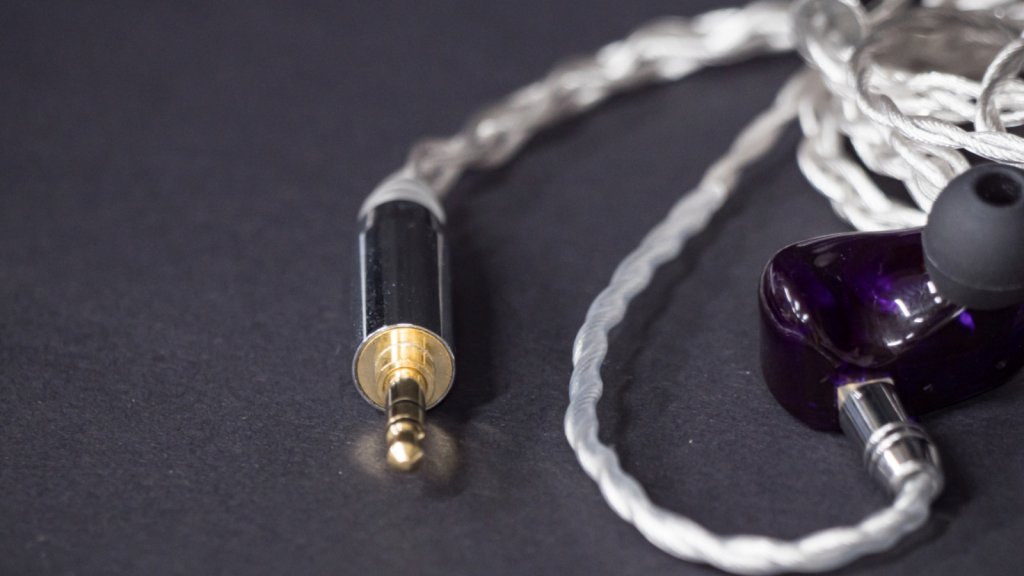 マウスパッドメーカーPadsmith初のゲーミングイヤホン「Padsmith