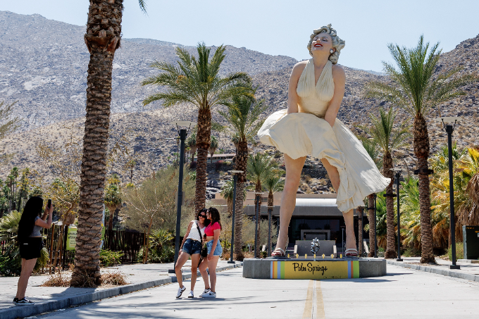 露出しすぎ！」性的に過激だとして訴訟に発展したマリリン・モンロー像