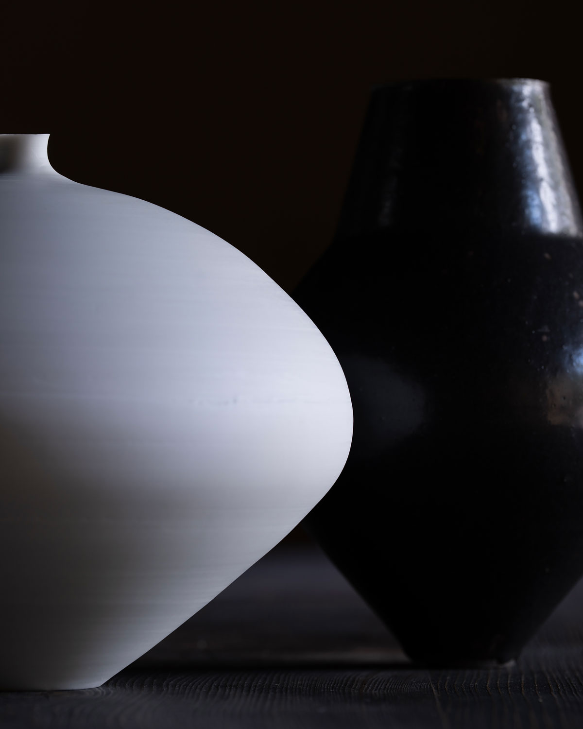 日本の陶芸家による花器とアート作品が集うオンラインストア