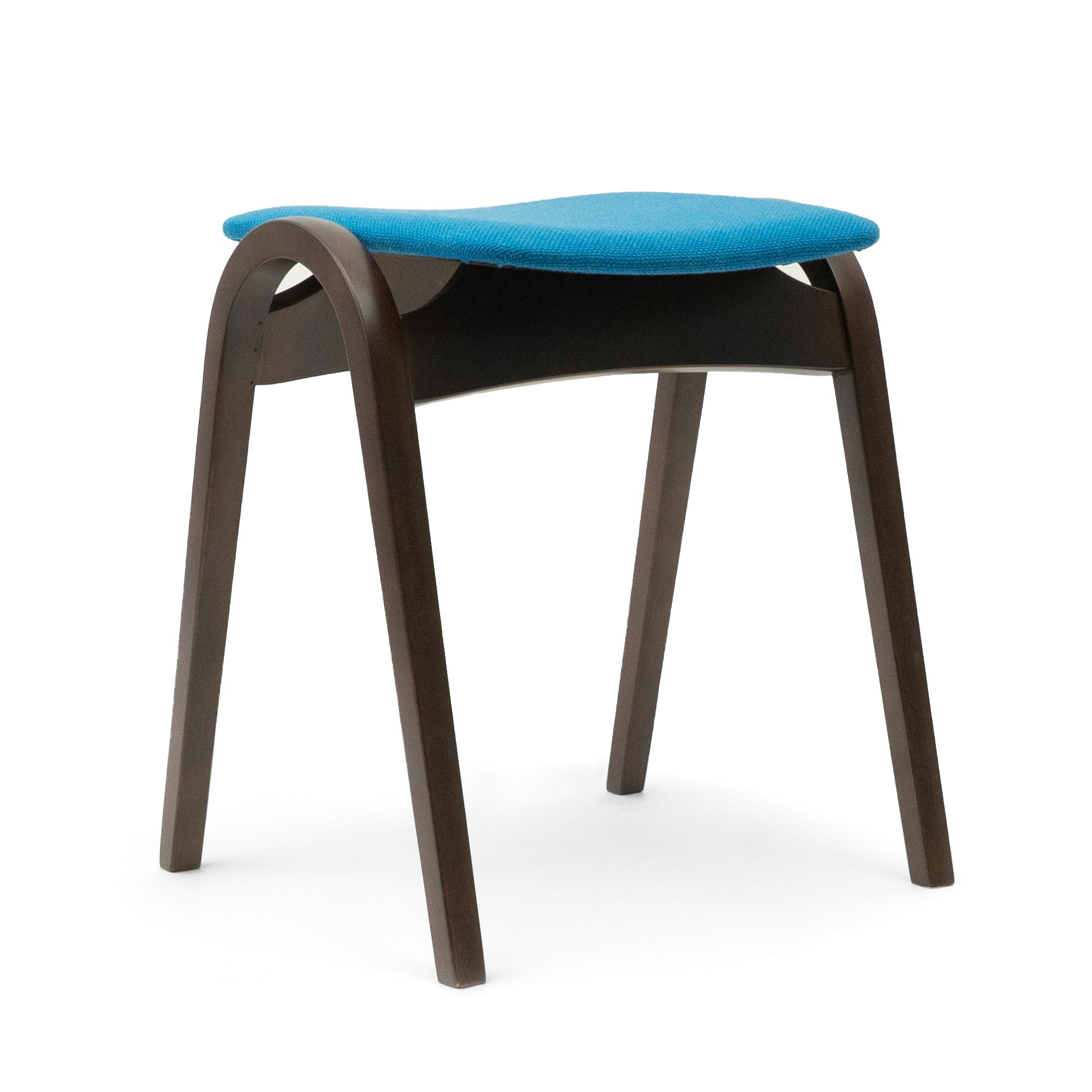 美しい曲線と実用性を備えた 秋田木工スタッキングスツール | D&DEPARTMENT