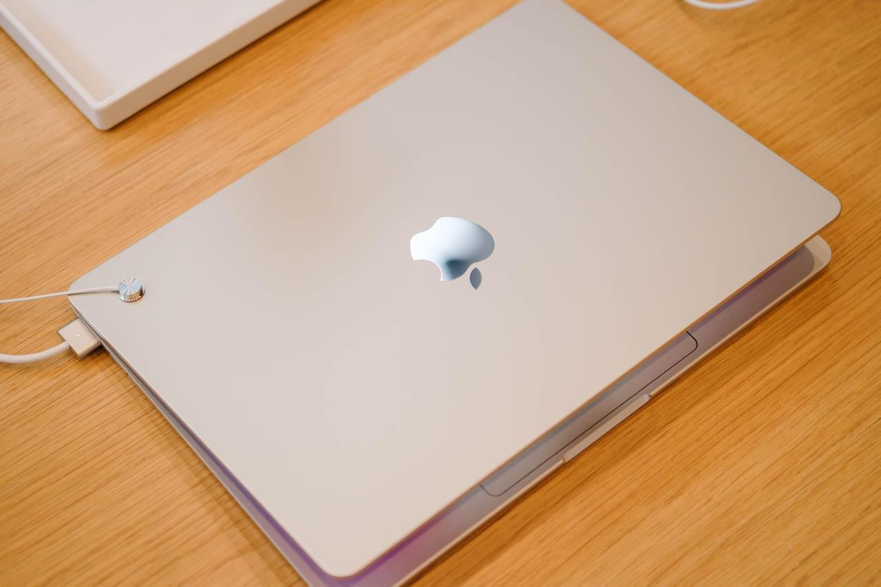 MacBook Air (M2) - スターライト 本体 M2 Macbook Air(スターライト