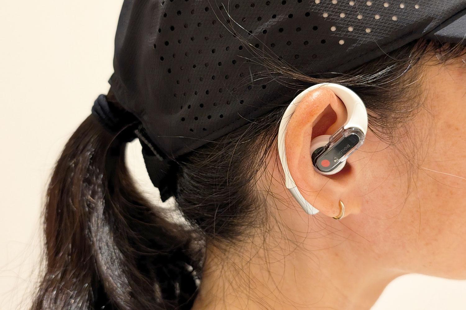 Nothing初のオープンイヤー型イヤホン誕生。着け心地を試すべく渋谷を