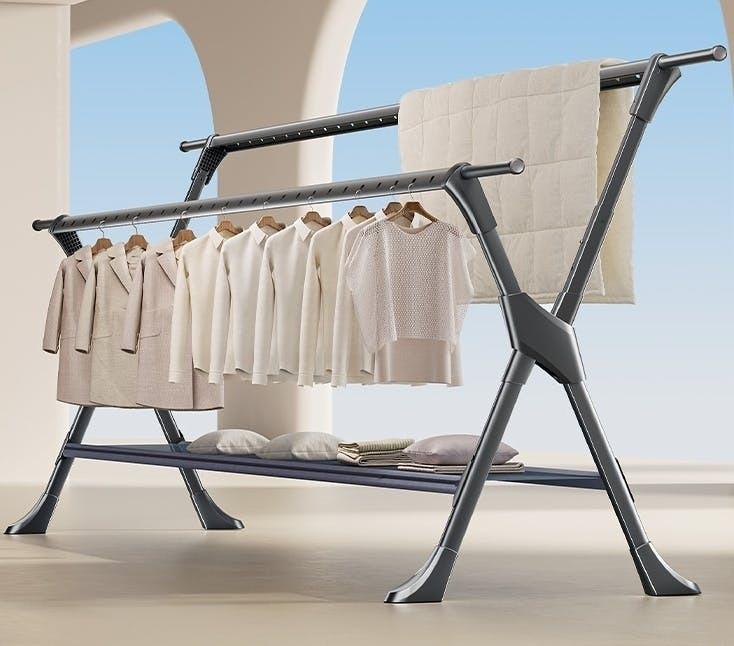 隙間10cmに収まる「頑丈ハンガーラック」。平干しにも対応する多彩っ