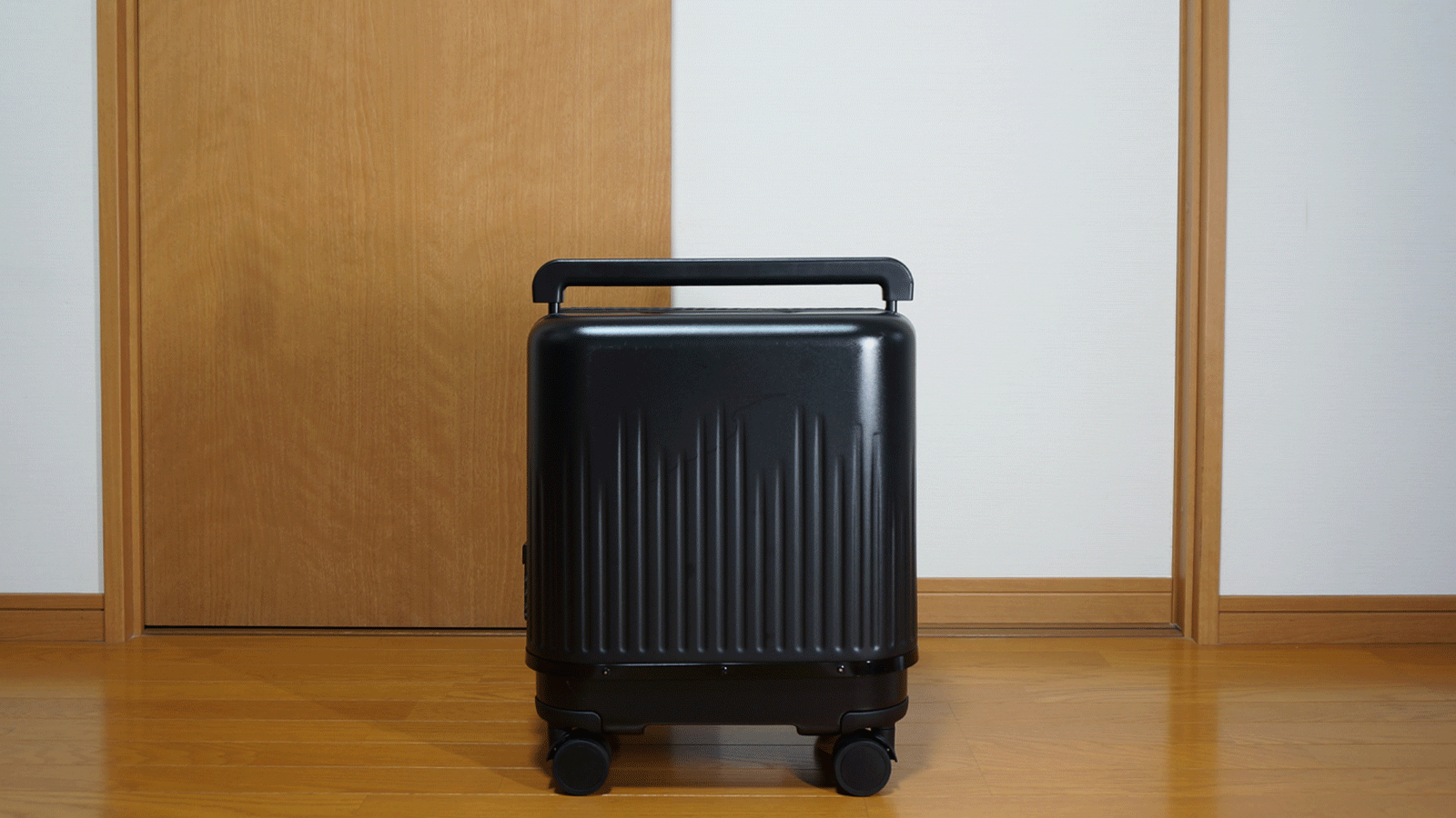 冬旅の準備はこれで決まり！可変式スーツケース「VELO」でスマートな