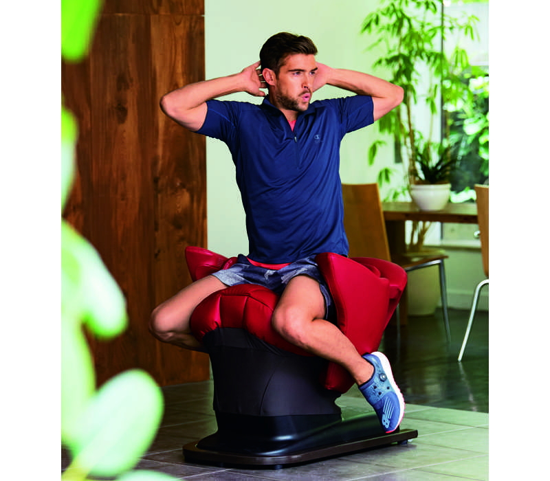 パナソニック〉の“コアトレチェア”なら手軽でカンタン！自宅でできる体