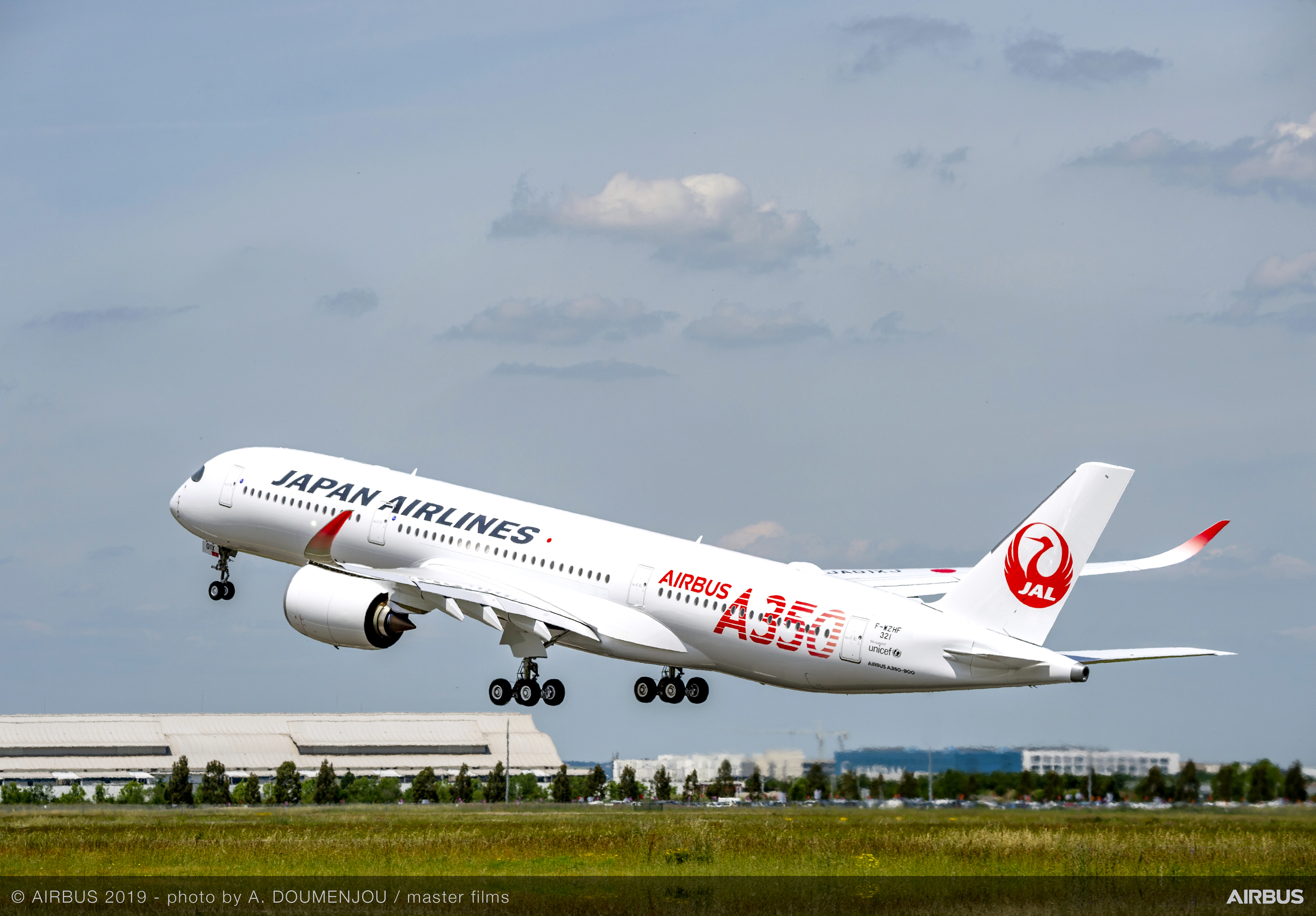 Japan Airlines takes delivery of first A350 XWB | Airbus