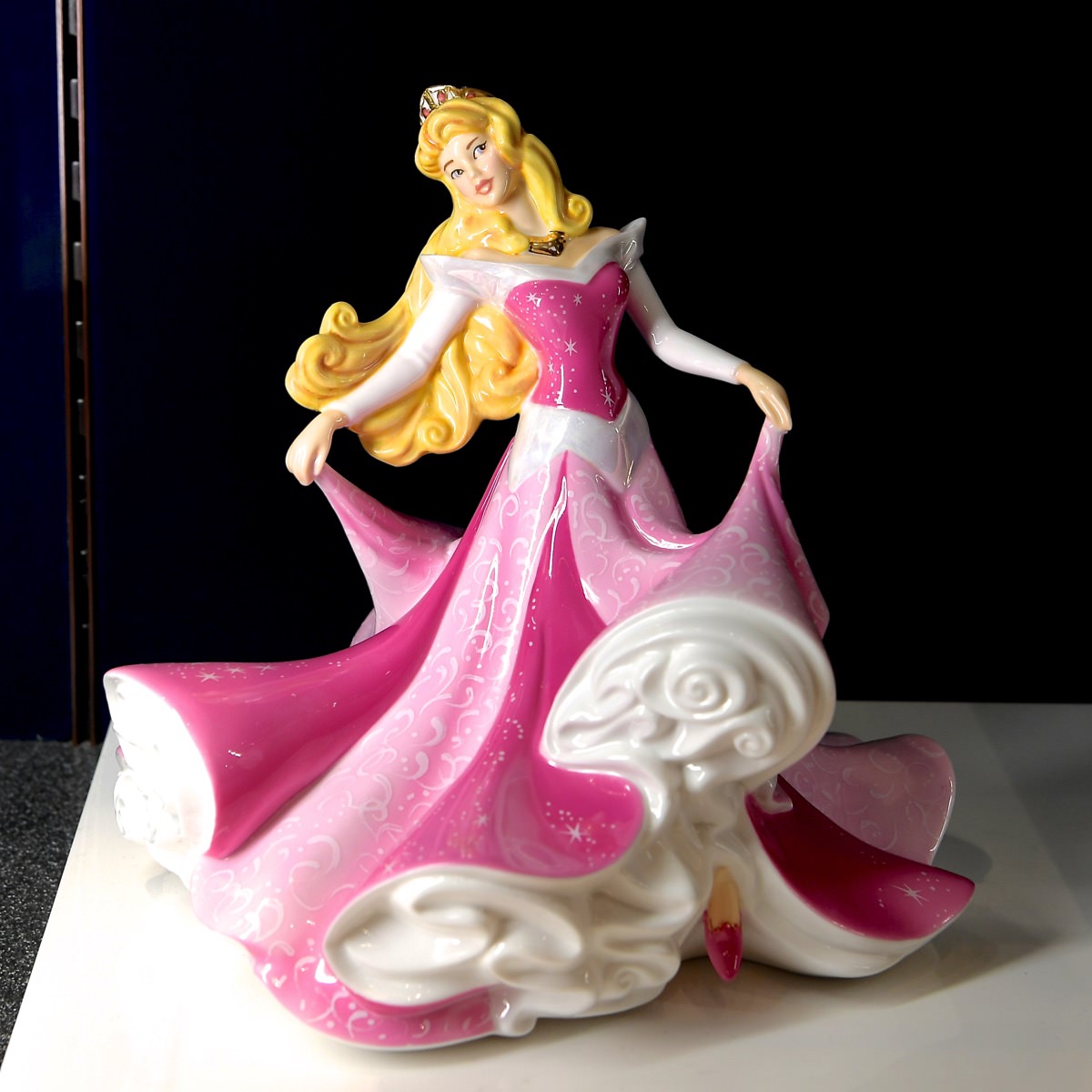 Armani アルマーニ オーロラ姫 フィギュリン 陶器 眠れる森の美女 置物