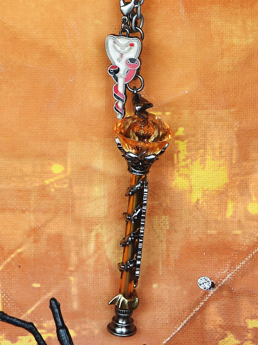 ディズニー ハロウィン ヴィランズ チャーム 手下 女王 フロロー 2017