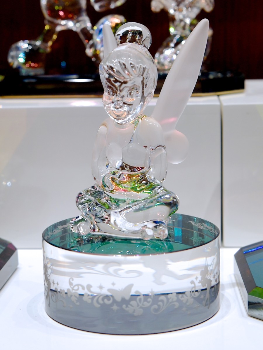 台座までかわいい！東京ディズニーランド「ガラスの靴」置物 -