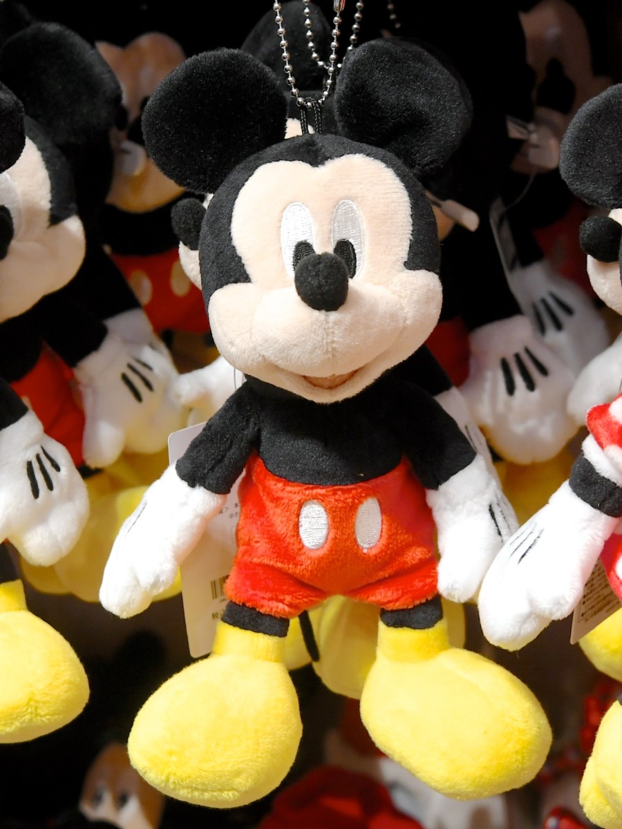 グッズ ディズニー ぬいぐるみバッジ 新品 ミッキー ミニー モノクロ