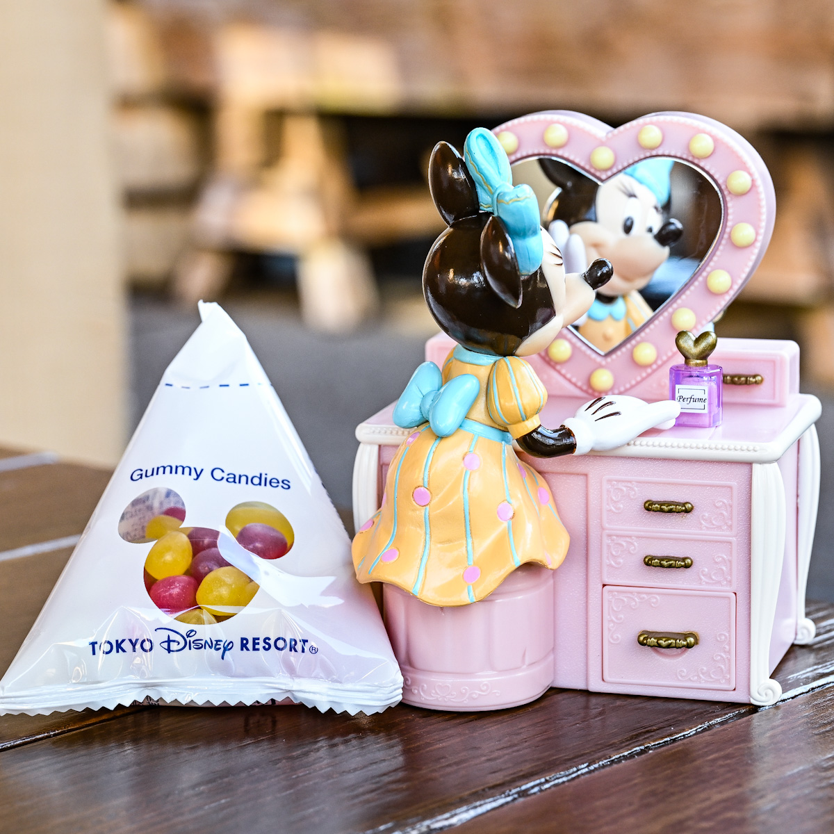 メイクするミニーマウスがかわいい！東京ディズニーリゾート ミニ