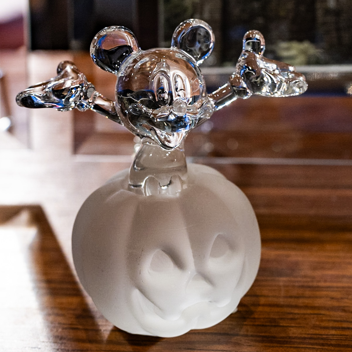 プリンセスに仮装したゴーストのコンパクトミラーも！東京