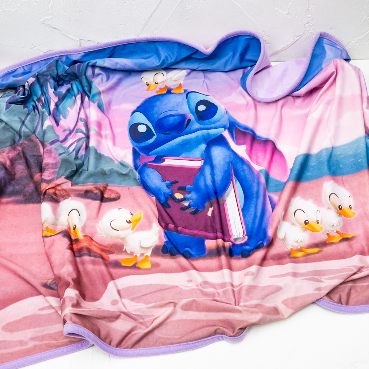 アヒルを抱きしめるスティッチ！ディズニーストア Disney Stitch Day