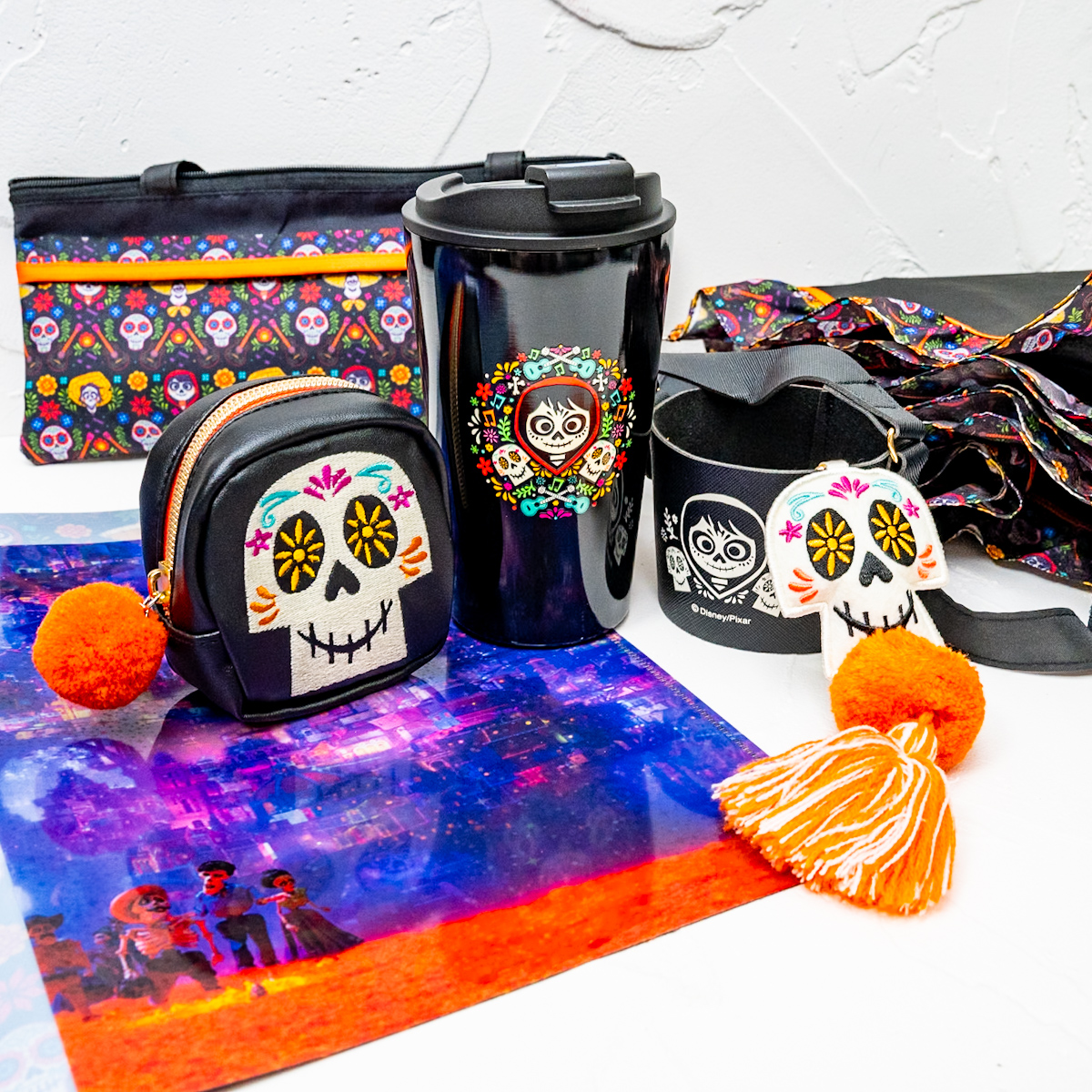 ミゲルやヘクター、エルネスト・デラクルスの総柄！ディズニーストア