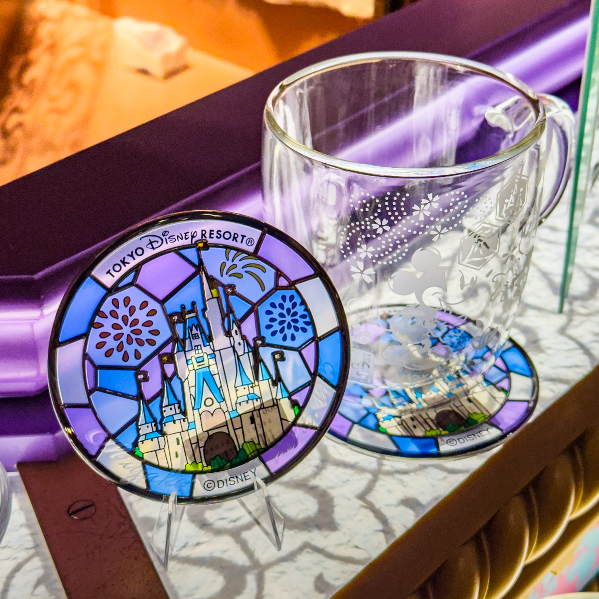 おしゃれなステンドグラスデザイン！東京ディズニーリゾート ガラス