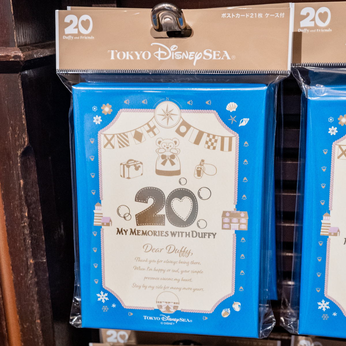 ダッフィーとの思い出が蘇る20年間のアートがつまったグッズ！ 東京