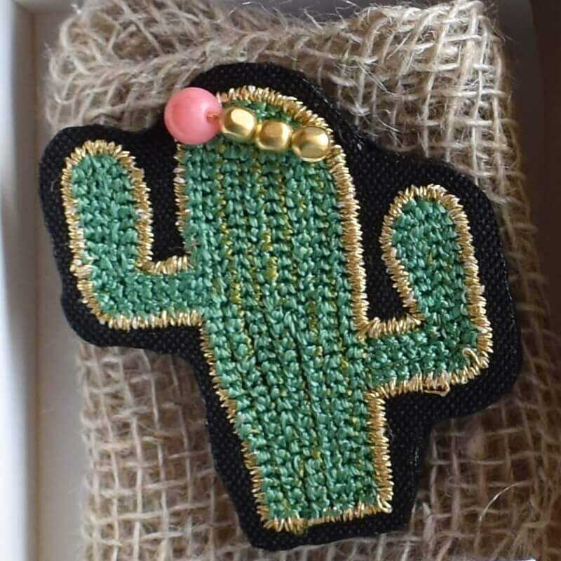 サボテン［サンゴ］刺繍ピンブローチ｜mimi刺繍｜東京・吉祥寺の小さな