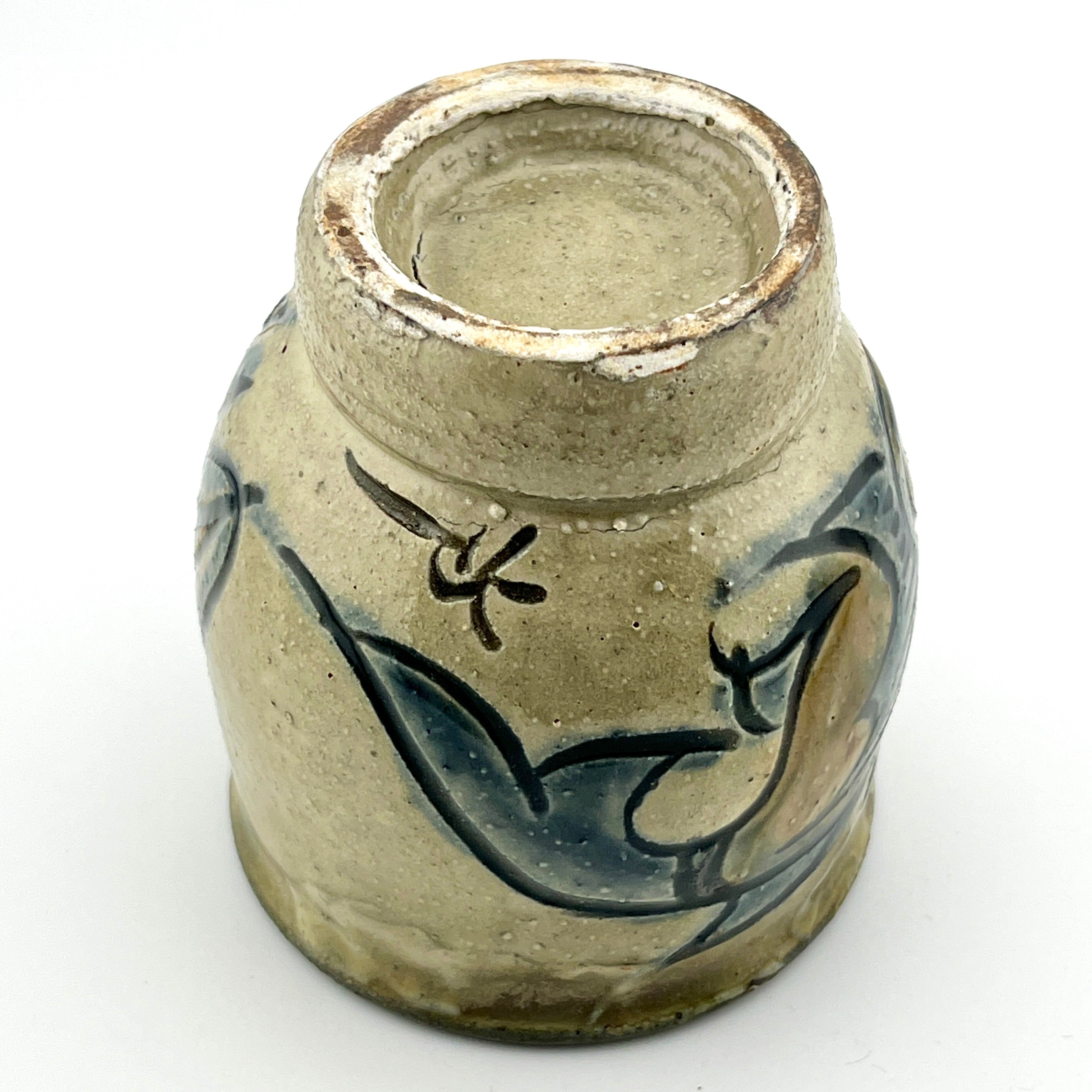 金城次郎の古い茶壺です やちむん 沖縄 魚紋 金城次郎の古い茶壺です