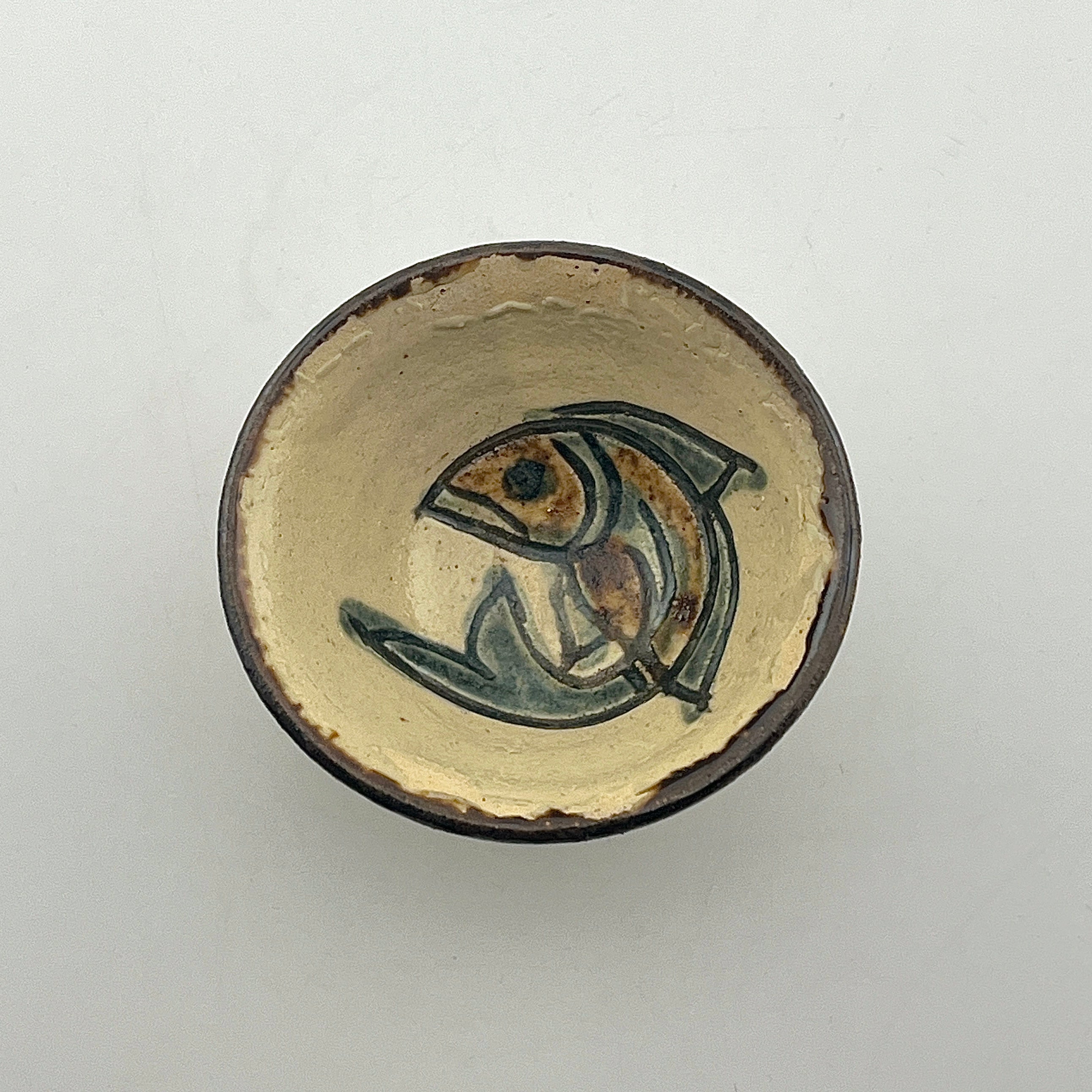 壺屋焼 人間国宝 金城次郎作 魚文ぐい呑 – 生活民芸 なかむた