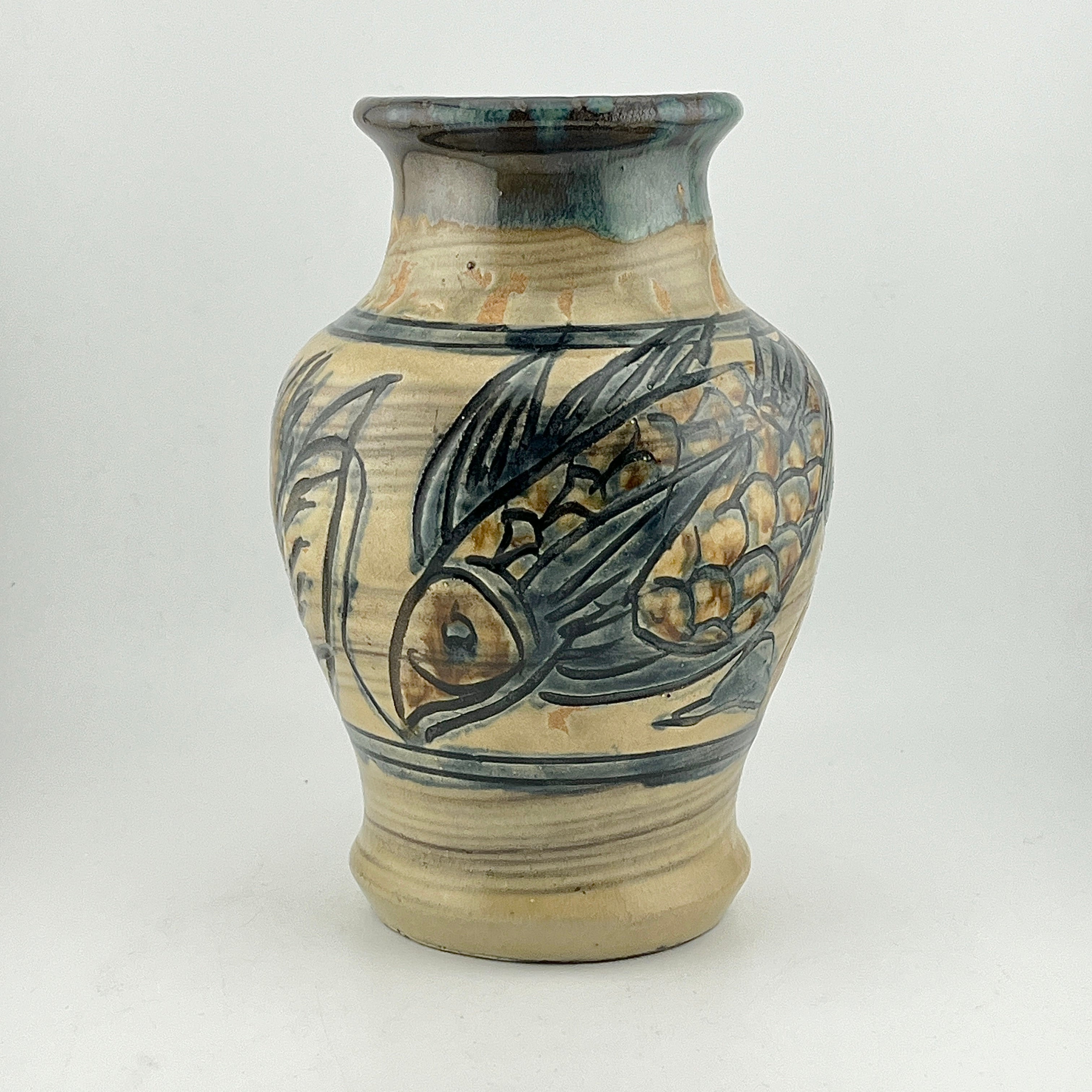 本物保証】金城次郎 琉球陶器 壷屋焼笑魚紋陶額 出荷時紙箱 栞 人間