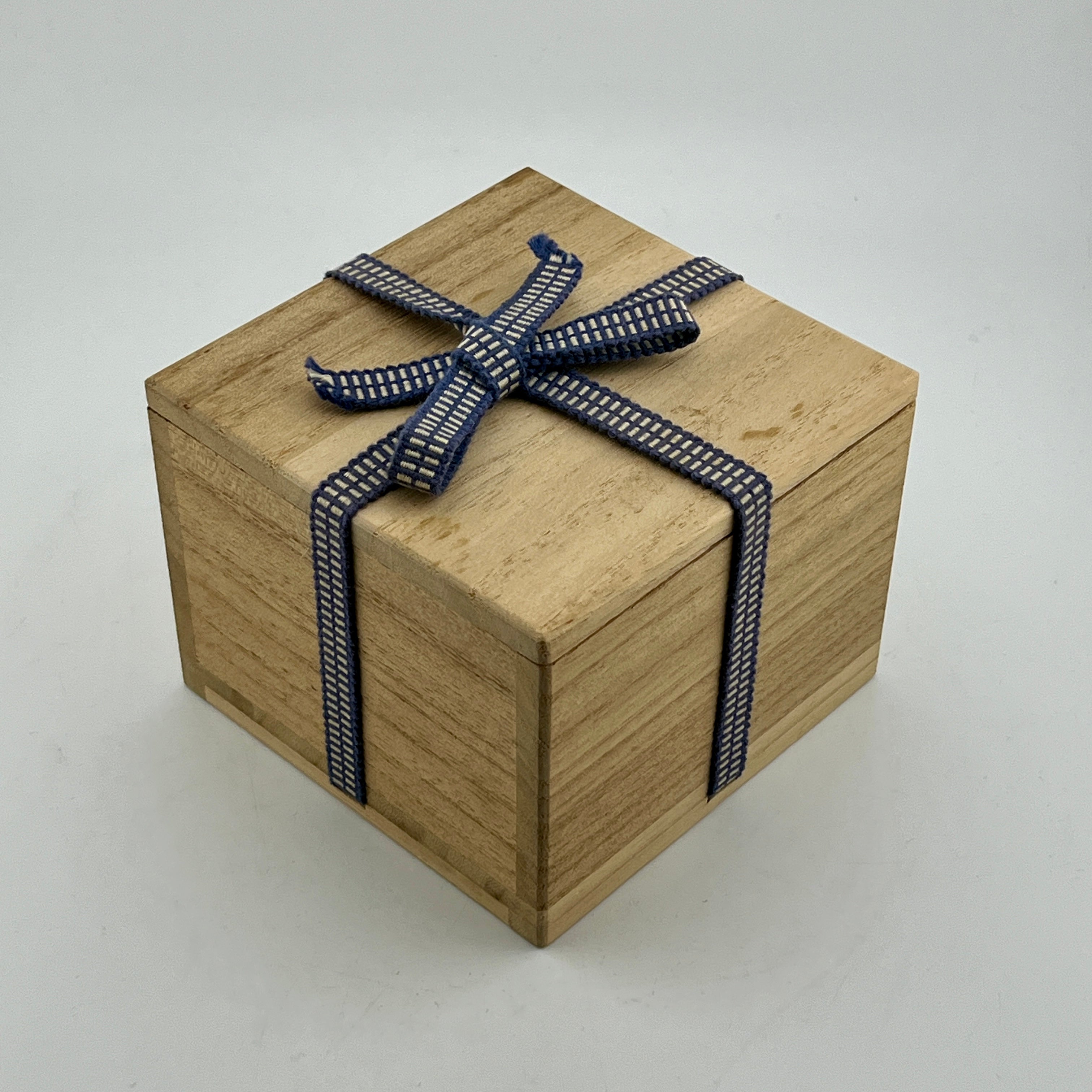 壺屋焼 人間国宝 金城次郎 作 飴釉双魚文水滴 壺屋焼 人間国宝 金城