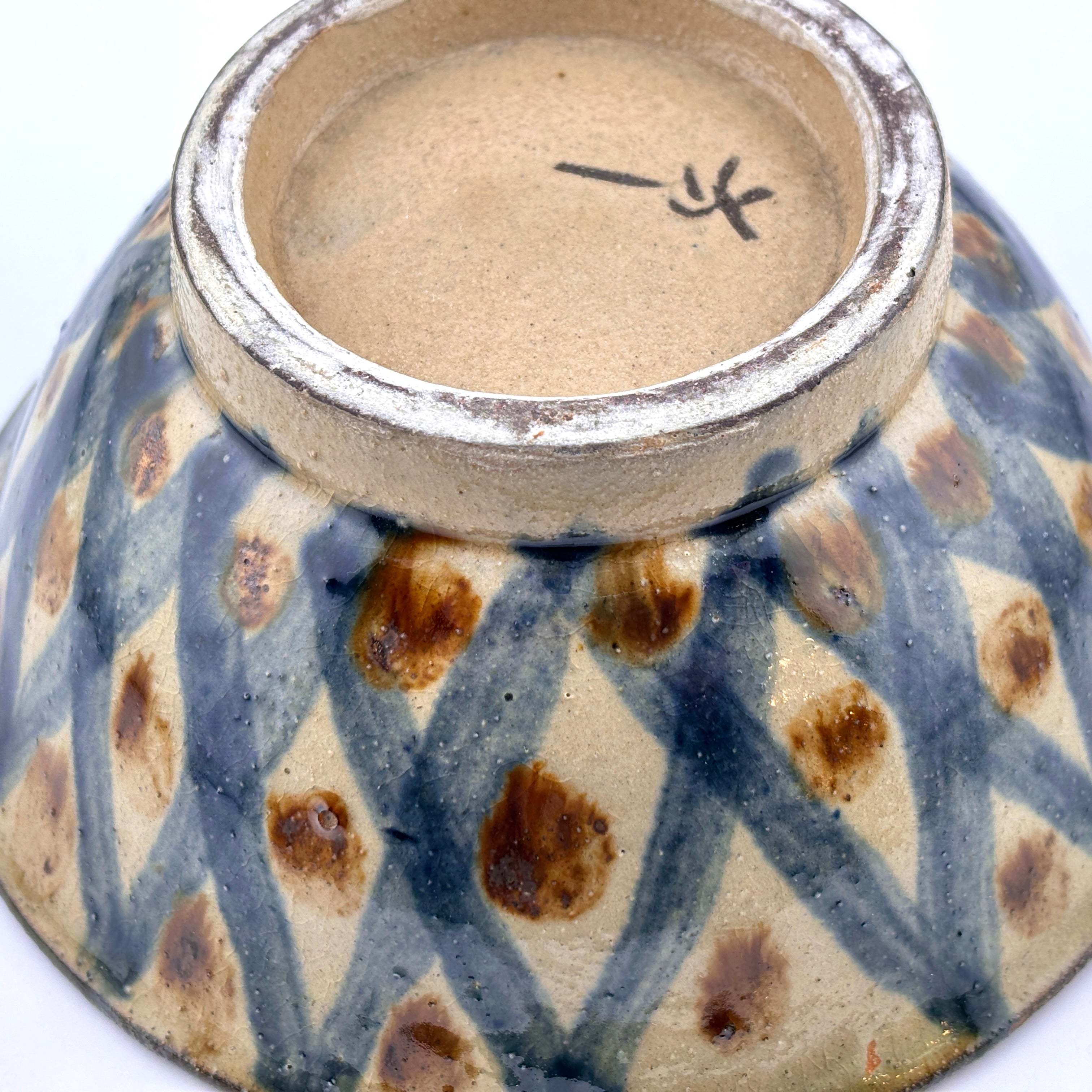 壺屋焼 人間国宝 金城次郎作 幾何紋茶盌（マカイ） – 生活民芸 なかむた