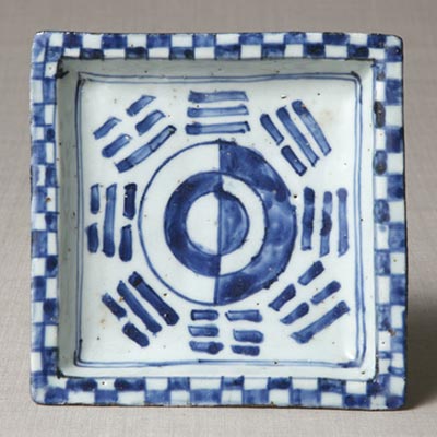 中国 明時代 白磁皿 振りものあります 中国 明時代 白磁皿 振りもの