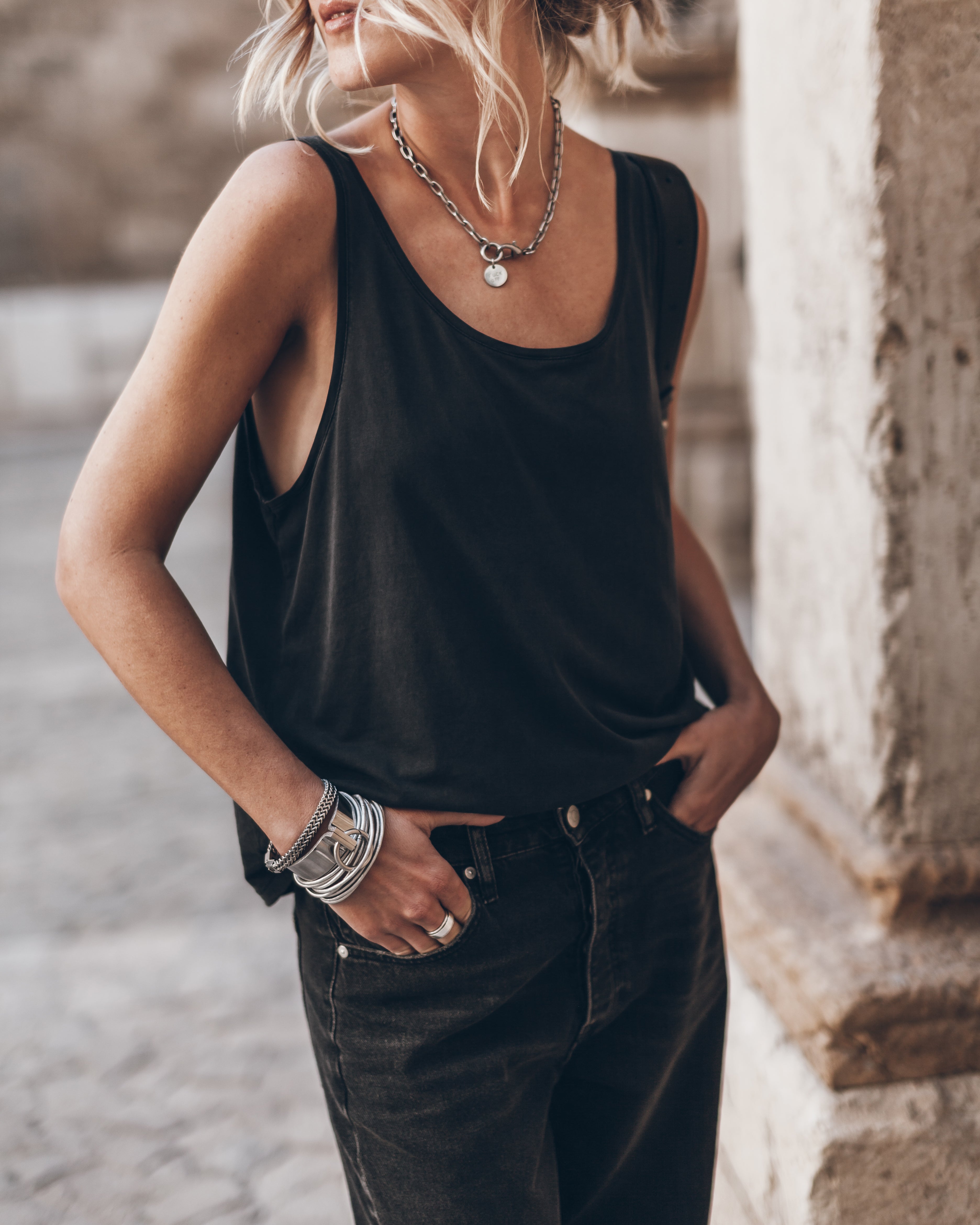 mikuta-the-dark-base-tank-top-