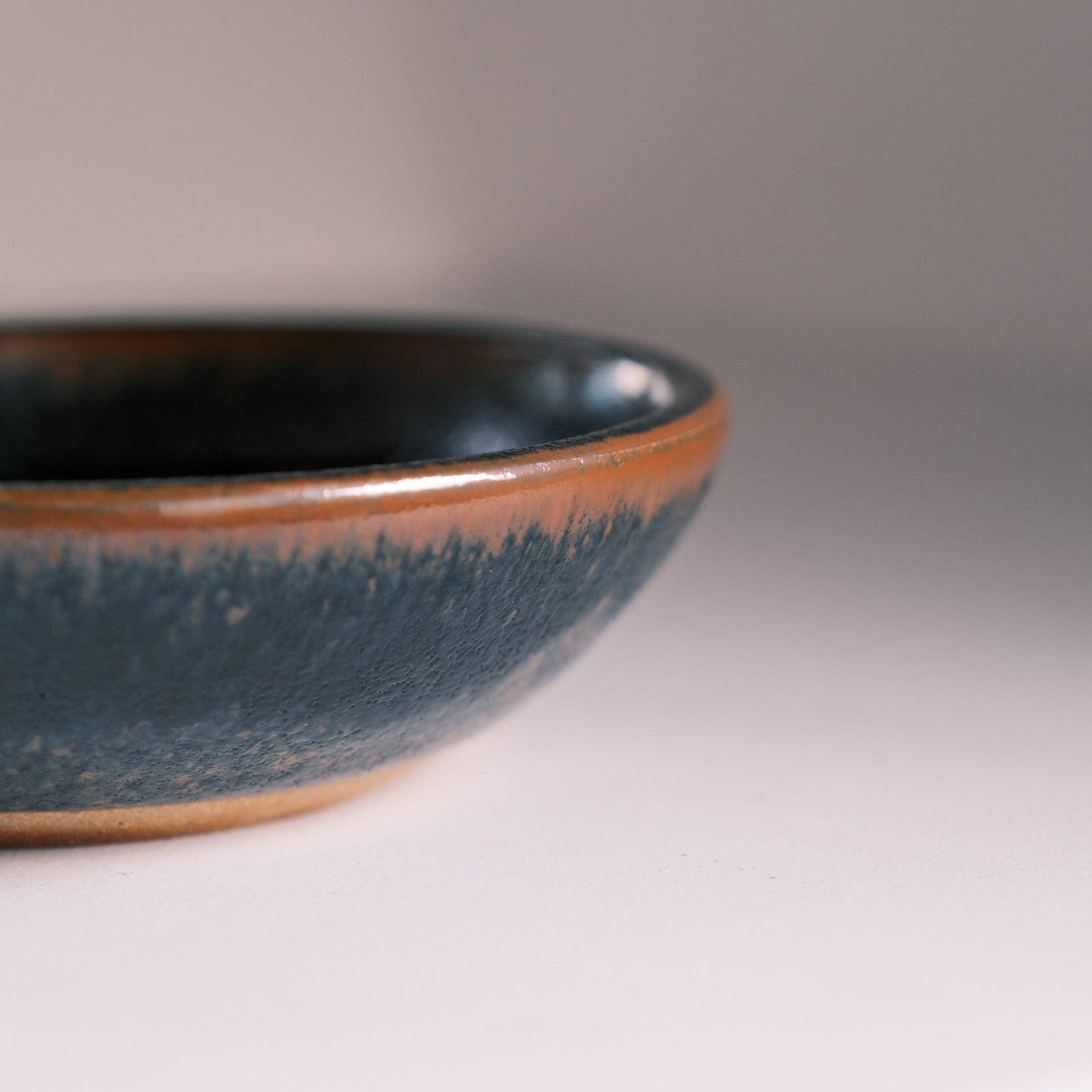 東南アジア クメール 黒釉 小瓶 N R34705Q 東南アジア クメール 黒釉