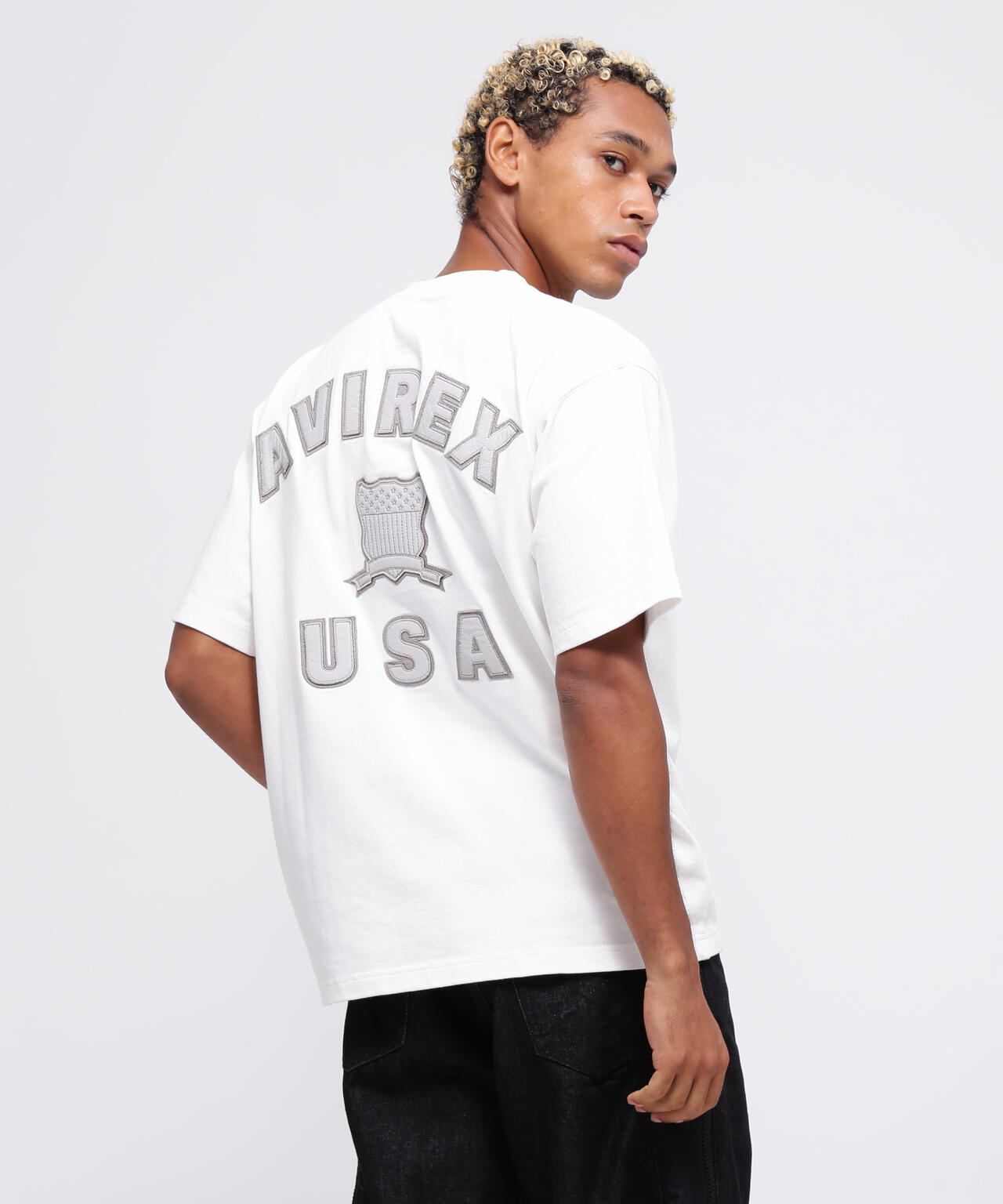 直営店限定》SIGNATURE VARSITY LEATHER LOGO T-SHIRT / シグネチャー