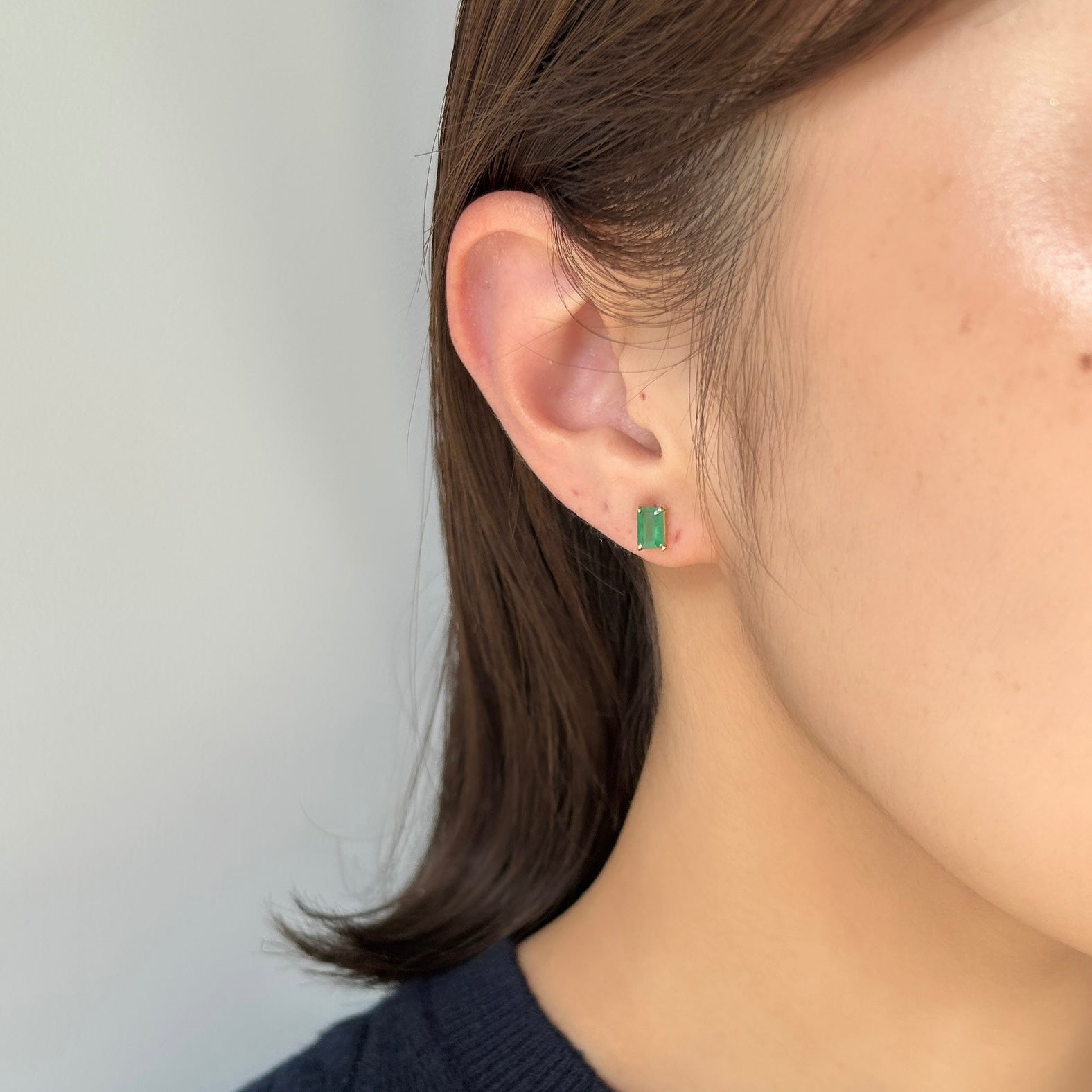 K18スクエアエメラルドピアス