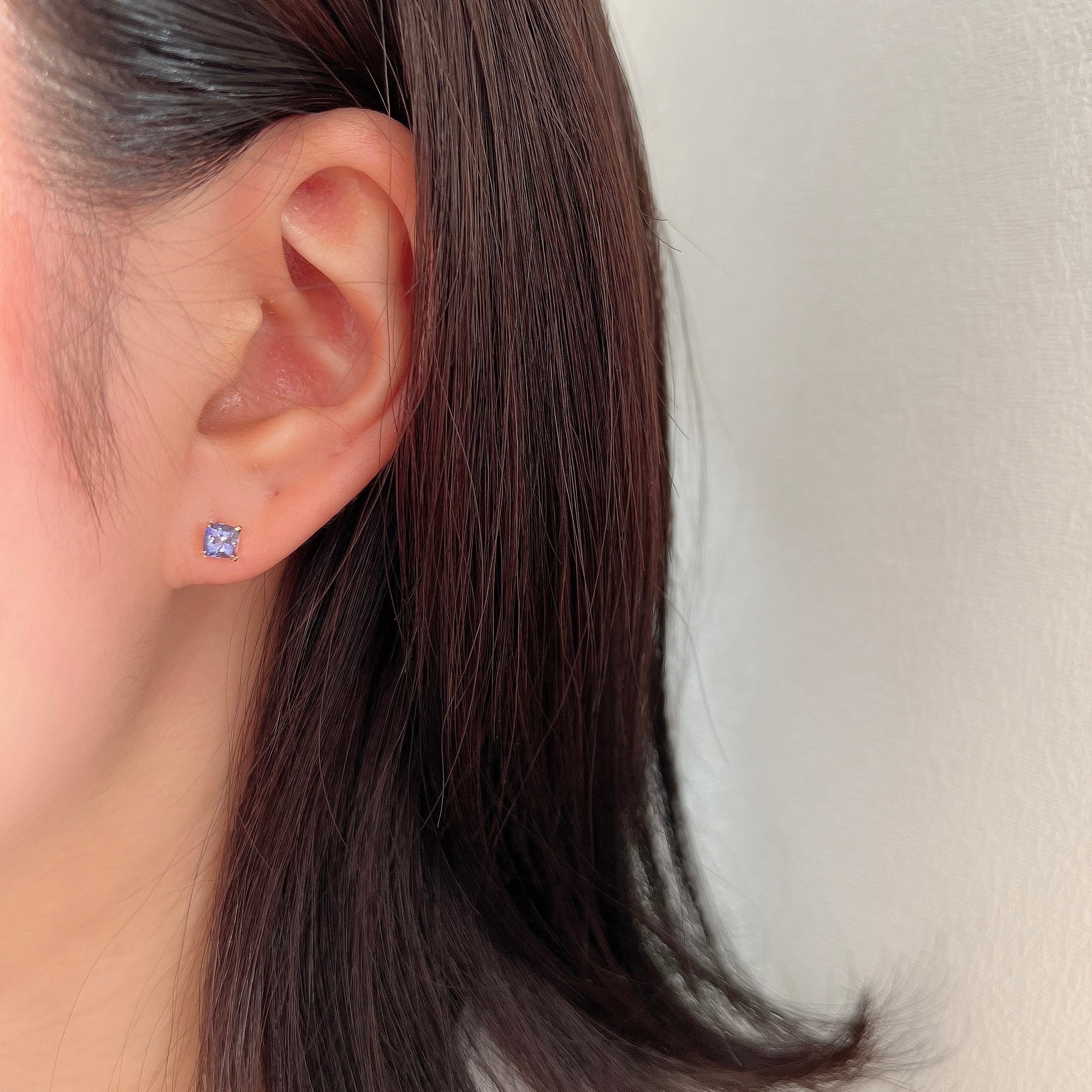 K18タンザナイトクッションピアス