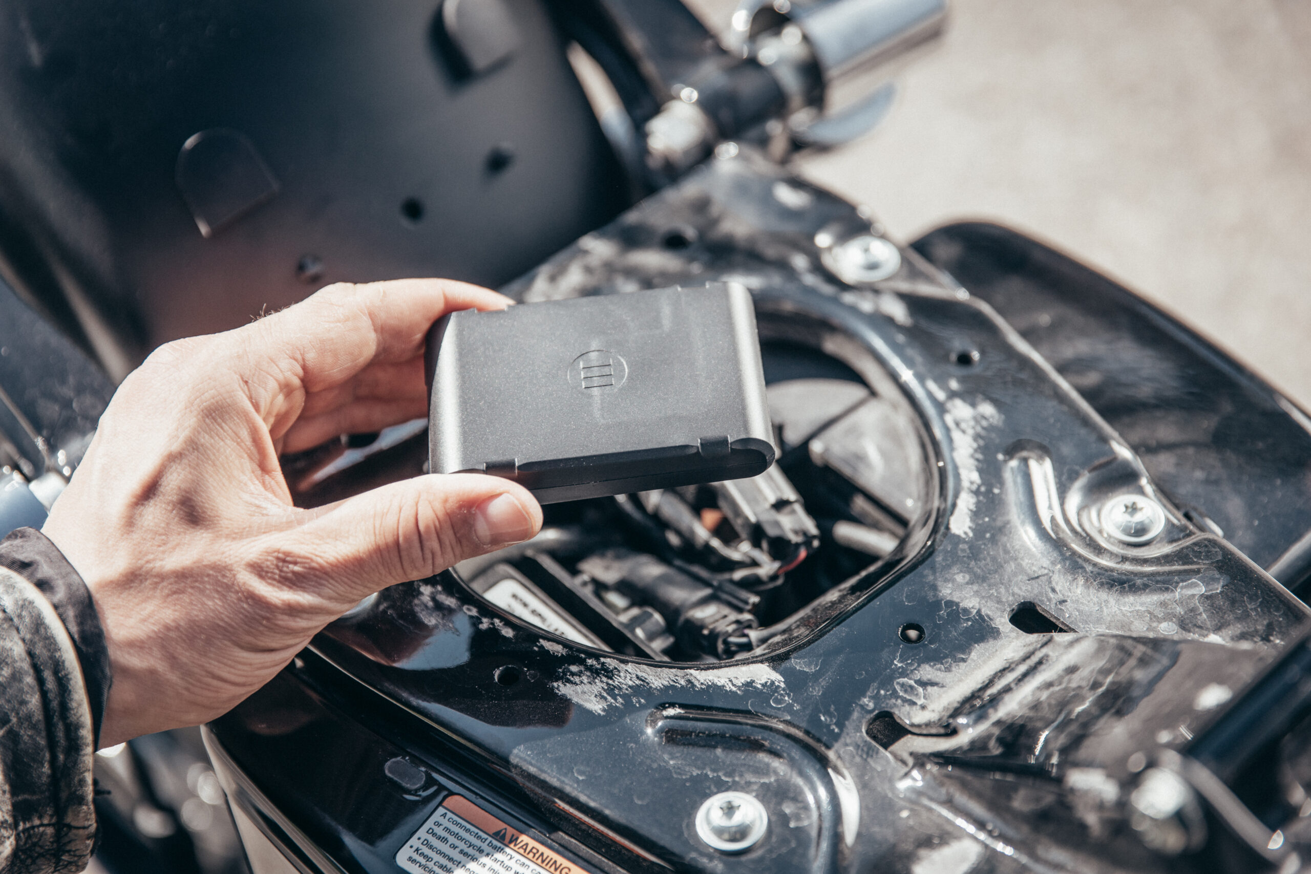 Monimoto 7 バイク用 盗難対策スマートトラッカー - MONIMOTO（モニモト）