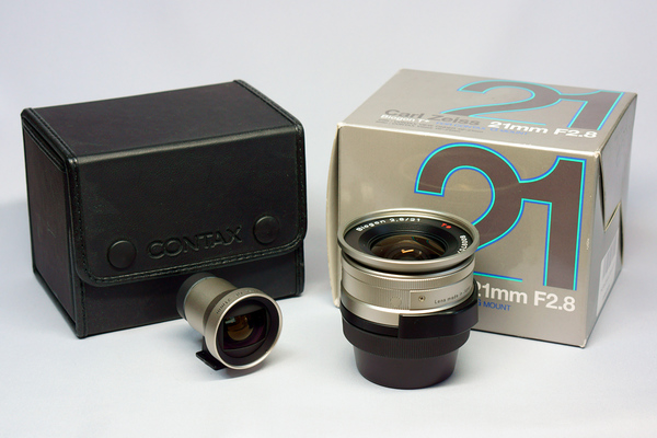 Carl Zeiss Biogon T* 21mm F2.8 G | b's mono-log