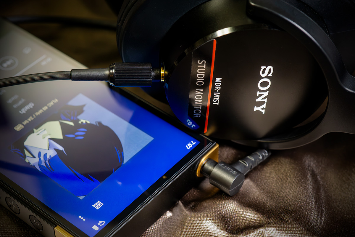 てつ 高音質 整備済完全動作品 ソニー WM-2 ホルダー＆新品ヘッドホン