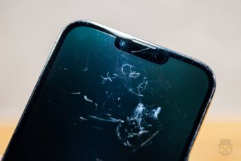 検証】家にある材料でiPhoneの画面キズは消せるのか？実際に試してみた