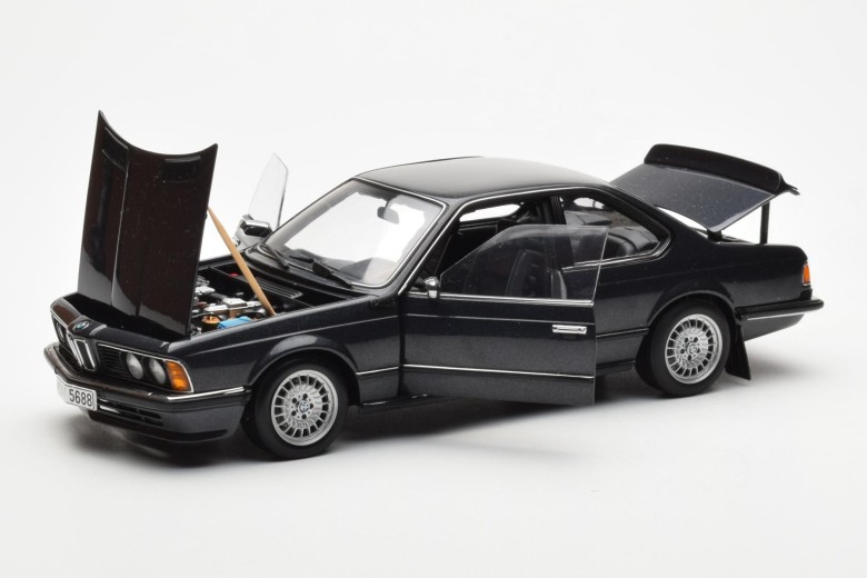 1/18 BMW635csi オートアート 1/18 AUTOart BMW M 635 CSi (E24) White