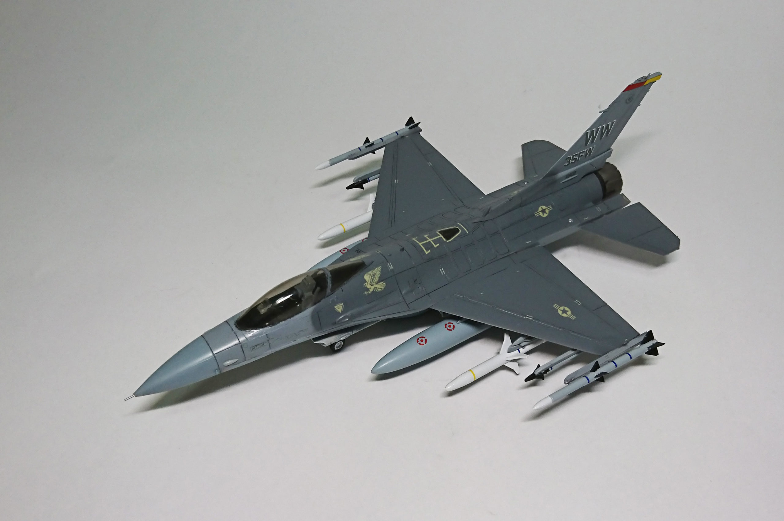 キットレビュー】ハセガワ 1/72 F-16 | Modelyard